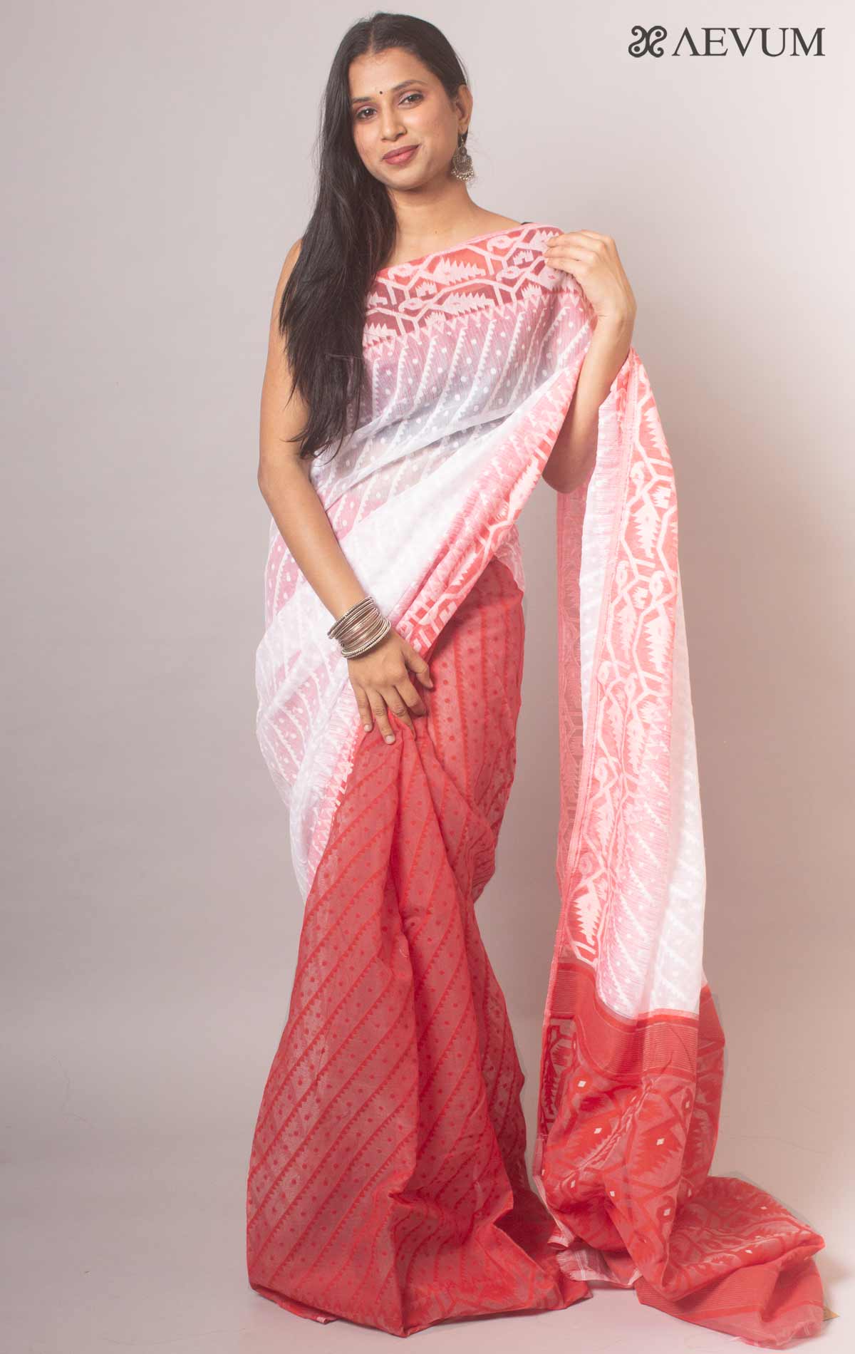 Buy Stunning Beauty. Pure Linen Handwoven Jamdani Saree - Deep Green (With  Blouse Piece) Online