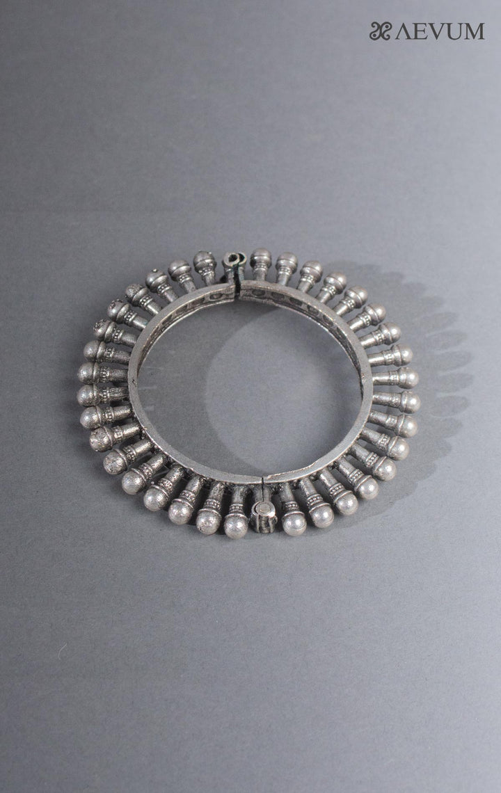 Silver Look Alike Heavy Bangle / Kada - 8037 Jewellery AEVUM